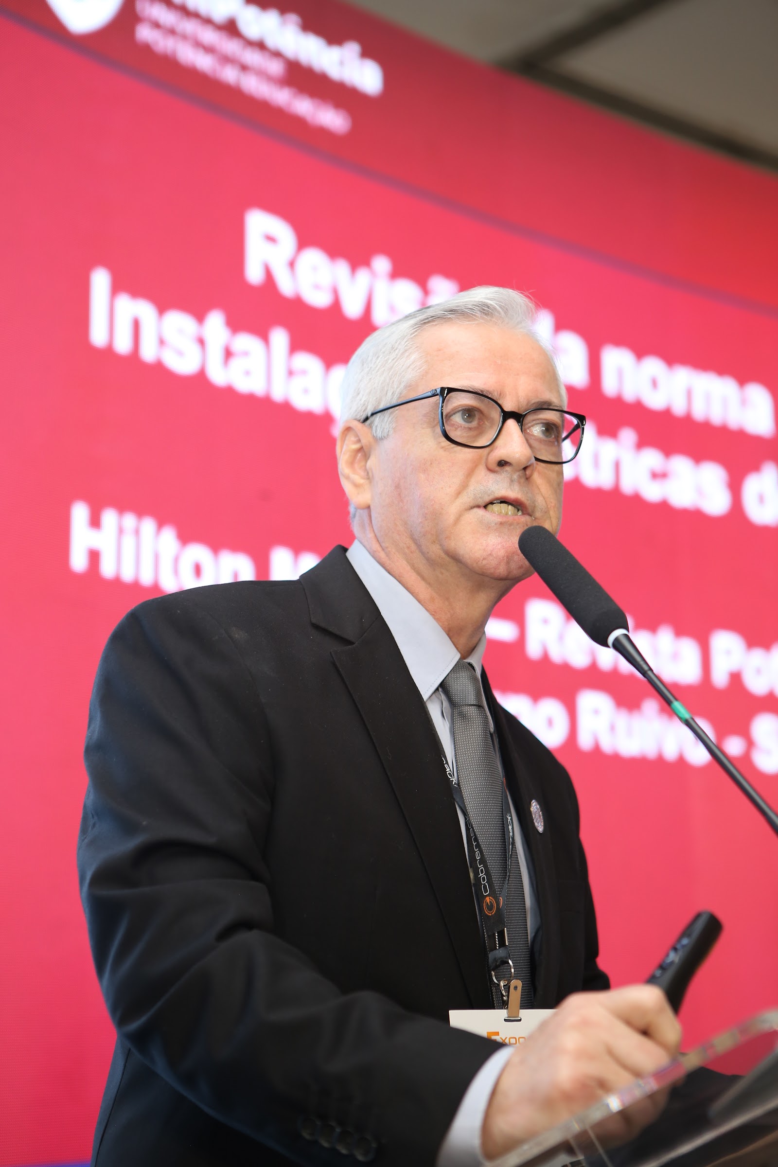 Hilton Moreno palestrando no Fórum ExpoElétrica